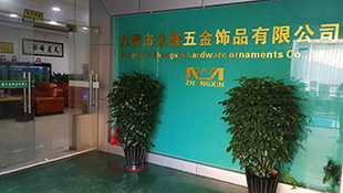 個(gè)性閃耀，工廠直銷 18K金與鈦鋼字母項(xiàng)鏈引領(lǐng)歐美簡約新風(fēng)尚